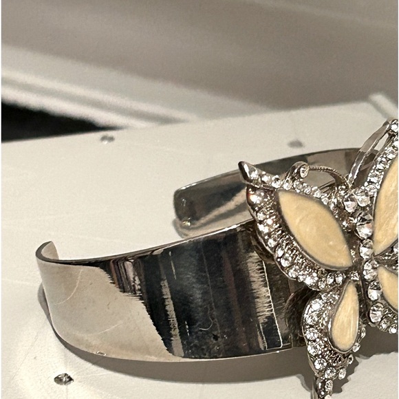 🦋 Vintage Stylish 90s Butterfly Silver and Clear Pave Crystal Cuff Bracelet 🦋✨ - Picture 6 of 11